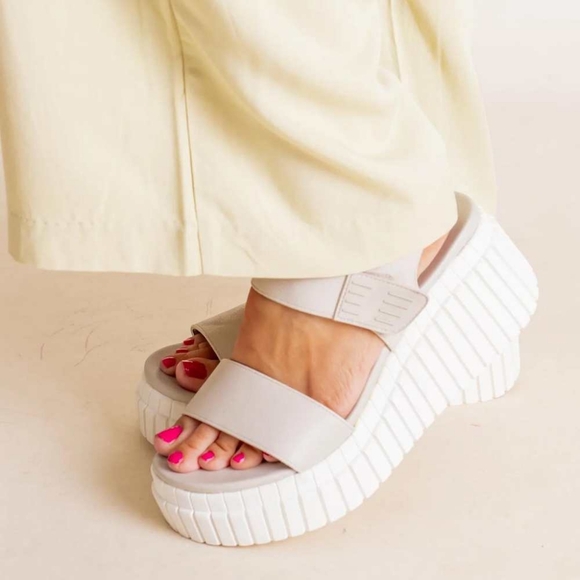 MIA Yuri Vegan Leather Cushioned Platform Wedge Chunky Sandal in Ecru Grey 7.5 - Picture 1 of 13